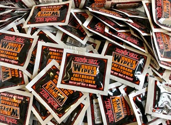 Cleaning your guitar's fretboard