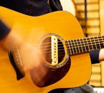 What acoustic strings are best for a magnetic soundhole pickup?